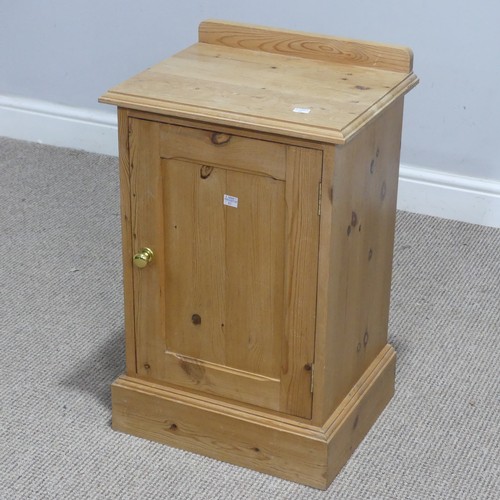 723 - A pine bedside pot Cupboard, W 40 cm x H 64 cm x D 33 cm.