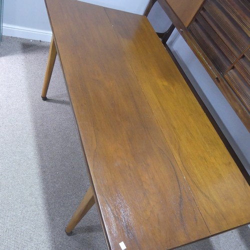 733 - A mid-20th century teak Elliots of Newbury sideboard dining room Set, the sideboard with retracting ... 