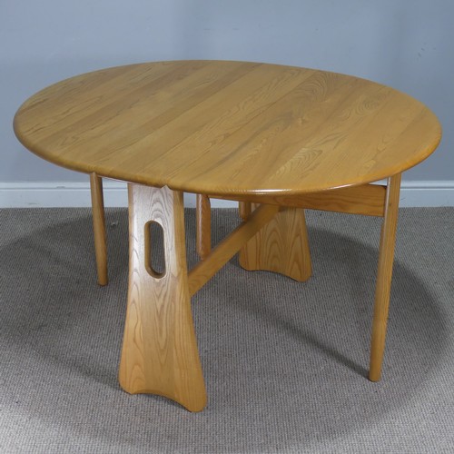 731 - A mid-20th century Ercol blond elm breakfast Suite, the drop-leaf Table with rounded edges complete ... 