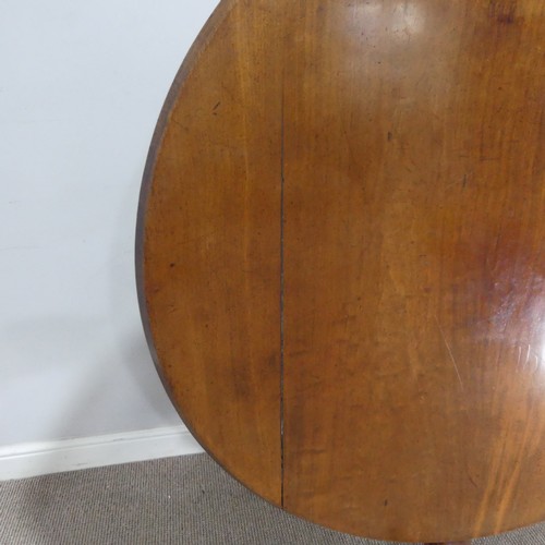 565 - A 19th century mahogany circular breakfast Table, raised on a turned column and three scrolled suppo... 