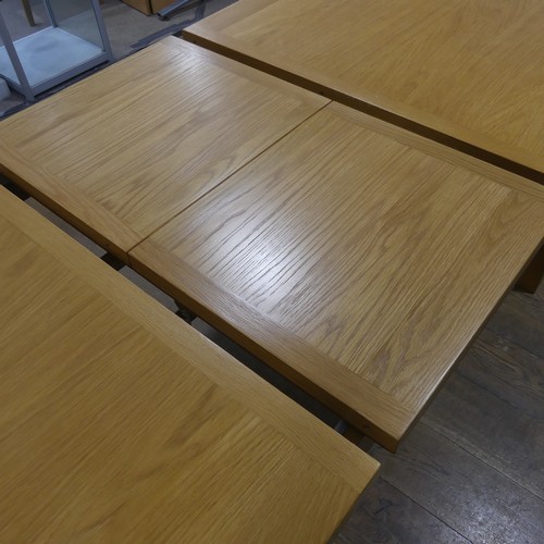 562 - A contemporary light oak dining Table and six Chairs, (Table) W 181 cm x H 78 cm x D 91 cm, (Chairs)... 