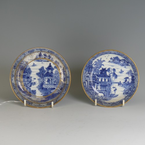 103 - An antique Chinese export porcelain blue and white Tea Plate, decorated in the willow pattern with o... 