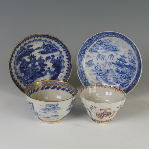 103 - An antique Chinese export porcelain blue and white Tea Plate, decorated in the willow pattern with o... 