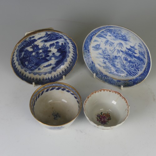 103 - An antique Chinese export porcelain blue and white Tea Plate, decorated in the willow pattern with o... 