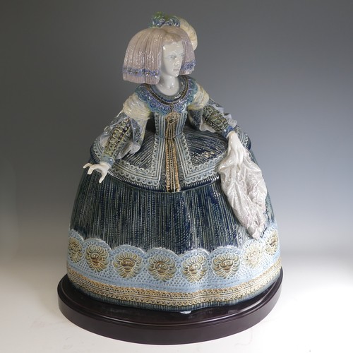 52 - A limited edition Lladro figure of 'Dama de la Corte Espanola - La Menina', 'Lady of the Spanish Cou... 