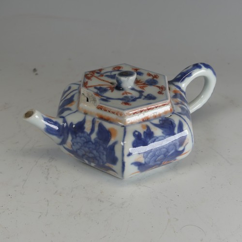 101 - An antique Chinese porcelain hexagonal Imari-style teapot and cover, possibly Kangxi period, cover c... 