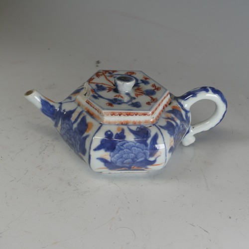 101 - An antique Chinese porcelain hexagonal Imari-style teapot and cover, possibly Kangxi period, cover c... 