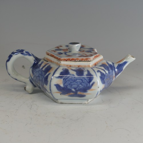 101 - An antique Chinese porcelain hexagonal Imari-style teapot and cover, possibly Kangxi period, cover c... 