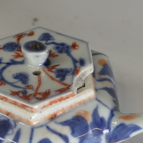 101 - An antique Chinese porcelain hexagonal Imari-style teapot and cover, possibly Kangxi period, cover c... 