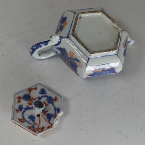 101 - An antique Chinese porcelain hexagonal Imari-style teapot and cover, possibly Kangxi period, cover c... 