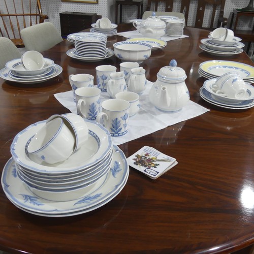 38 - A Villeroy & Boch 'Casa Azul' pattern part Dinner and Tea Service, to comprise fourteen Dinner P... 