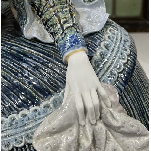 52 - A limited edition Lladro figure of 'Dama de la Corte Espanola - La Menina', 'Lady of the Spanish Cou... 