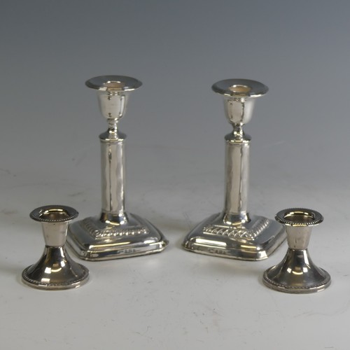 21 - A pair of Edwardian silver Candlesticks, by Ellis & Co., hallmarked Birmingham 1907, with weight... 