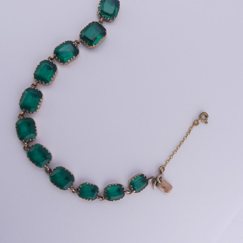  A 19thC green paste rivière Necklace, the graduated cushion shaped emerald green stones in a scallop... 