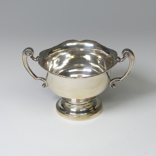 51 - A George V silver Bon Bon Dish, by Wakely & Wheeler, hallmarked Birmingham 1910, raised on pedes... 