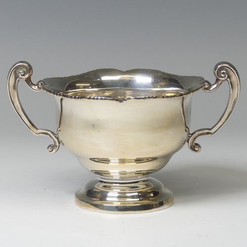 51 - A George V silver Bon Bon Dish, by Wakely & Wheeler, hallmarked Birmingham 1910, raised on pedes... 