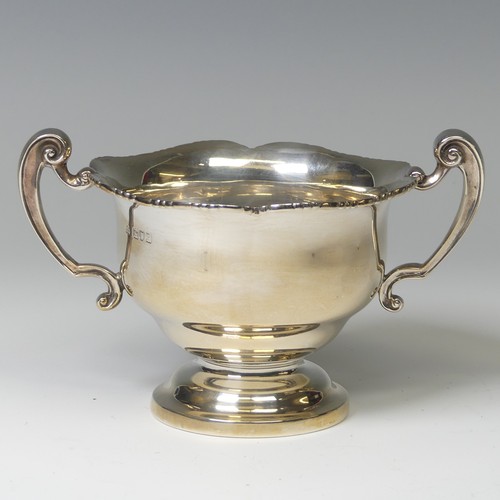 51 - A George V silver Bon Bon Dish, by Wakely & Wheeler, hallmarked Birmingham 1910, raised on pedes... 