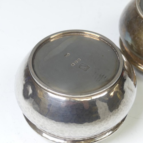 39 - H.G. (Henry George) Murphy; A pair of George V circular silver Pots, hallmarked London 1928 and with... 