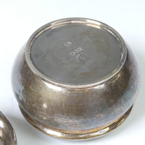 39 - H.G. (Henry George) Murphy; A pair of George V circular silver Pots, hallmarked London 1928 and with... 