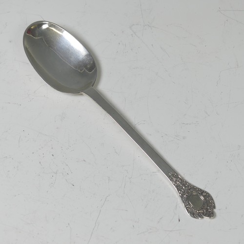 A late 17th century West Country silver Trefid Spoon, c.1680's, by John Peard, with makers mark struck three times, the central mark incorporating the 'Bar-vm' town mark, the bowl with reeded rat-tail reverse and (possibly later?) lace-back decoration, the finial front correspondingly decorated incorporating a vacant cartouche, 21cm long, 80.5g.