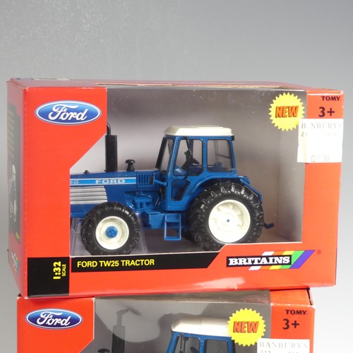30 - A Britains 1:32 Ford TW25 model Tractor, together with four other Britains 1:32 Ford model Tractors,... 