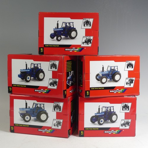 30 - A Britains 1:32 Ford TW25 model Tractor, together with four other Britains 1:32 Ford model Tractors,... 
