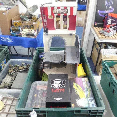 50 - A large collection of vintage and later playmates action Figures, Toys and Models, mostly by Viacom ... 