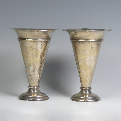 10 - A pair of Edwardian silver Trumpet Vases, by William Comyns & Sons, hallmarked London 1909/10, w... 