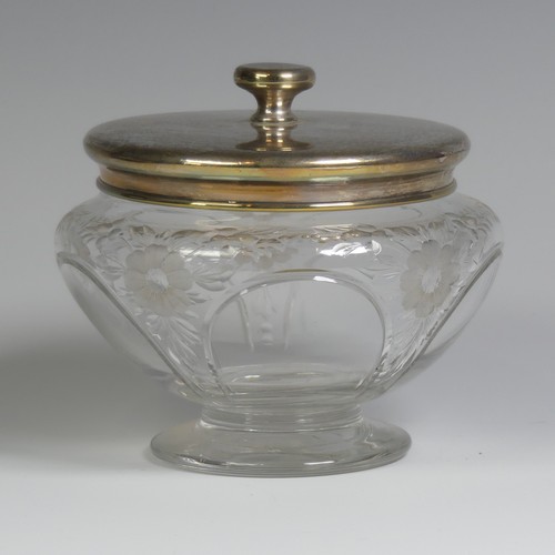9 - A George V silver mounted glass Dressing Table Jar, by William Comyns & Sons Ltd., hallmarked Lo... 