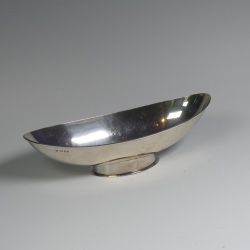 7 - A George V silver Bon Bon Dish, by Charles Boyton & Son Ltd., hallmarked London, 1930, of navett... 