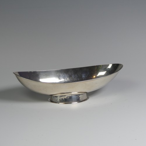 7 - A George V silver Bon Bon Dish, by Charles Boyton & Son Ltd., hallmarked London, 1930, of navett... 