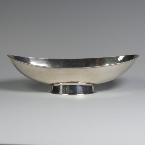 7 - A George V silver Bon Bon Dish, by Charles Boyton & Son Ltd., hallmarked London, 1930, of navett... 