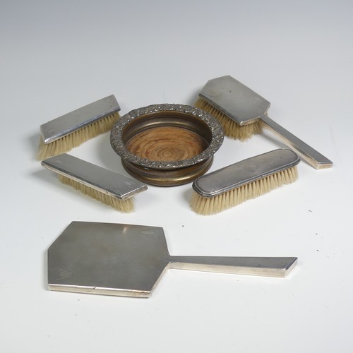 14 - A George V silver backed Hand Mirror, by Walker & Hall, hallmarked Sheffield, 1934, in the Art D... 