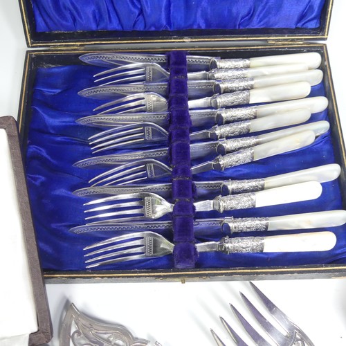 34 - A set of six George VI silver Butter Knives, by Allens, hallmarked Sheffield, 1949, with mother of p... 