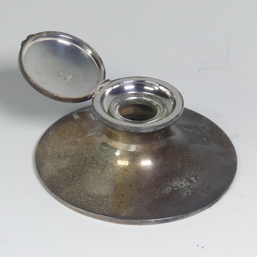 32 - An Edwardian silver Capstan Inkwell,&nbsp;by&nbsp;Goldsmiths & Silversmiths Co Ltd., hallmarked ... 
