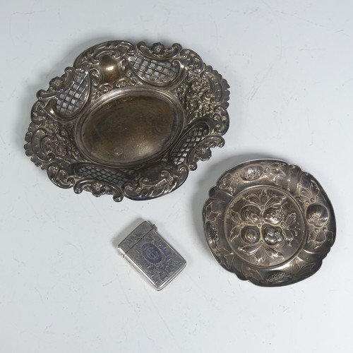 46 - An Edwardian silver Vesta Case, by George Unite & Sons, hallmarked Birmingham 1901, with foliate... 