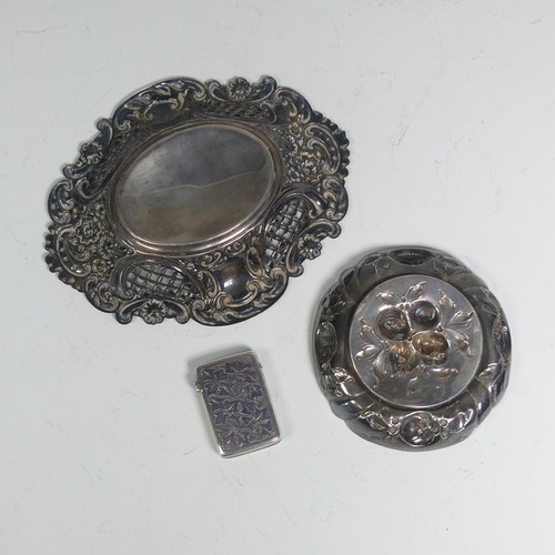 46 - An Edwardian silver Vesta Case, by George Unite & Sons, hallmarked Birmingham 1901, with foliate... 