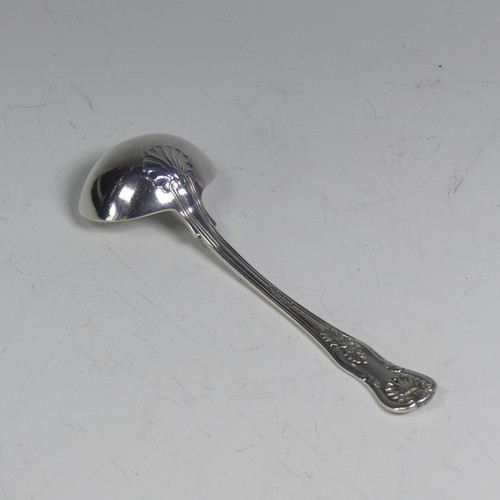 40 - A William IV silver Sauce Ladle, hallmarked London 1834, King's pattern, 19cm long, 3ozt. .... 