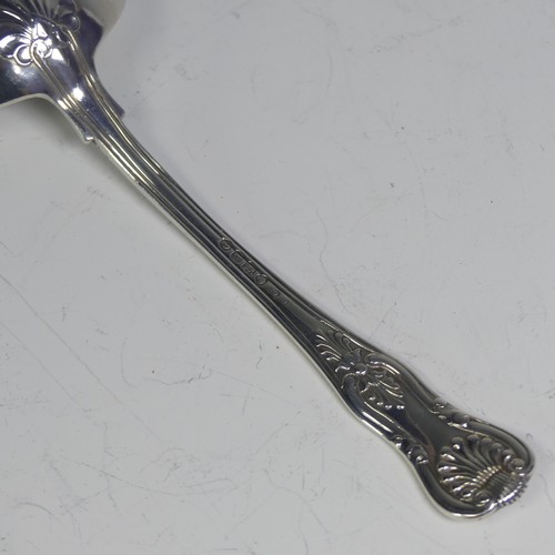40 - A William IV silver Sauce Ladle, hallmarked London 1834, King's pattern, 19cm long, 3ozt. .... 