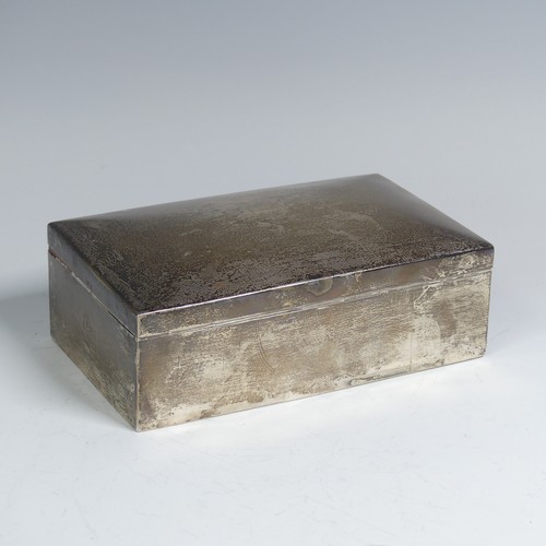 42 - A large Edwardian silver Table Cigarette Box, hallmarked Birmingham 1909, hallmarks rubbed, of plain... 