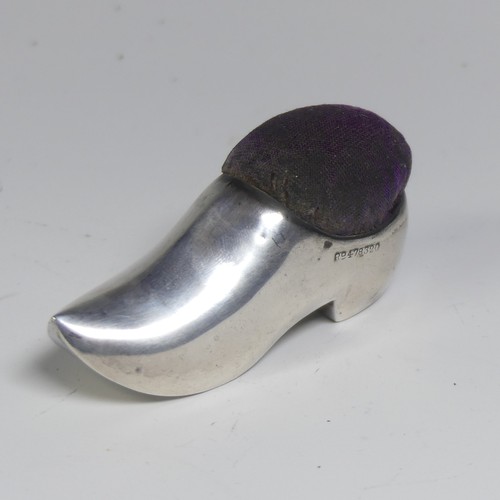 54 - An Edwardian silver novelty Pin Cushion, hallmarked Birmingham 1908, makers mark worn, possibly Levi... 