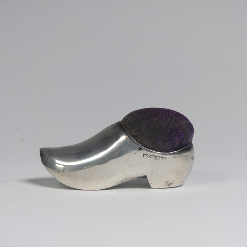 54 - An Edwardian silver novelty Pin Cushion, hallmarked Birmingham 1908, makers mark worn, possibly Levi... 