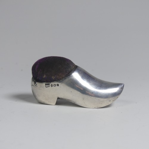 54 - An Edwardian silver novelty Pin Cushion, hallmarked Birmingham 1908, makers mark worn, possibly Levi... 