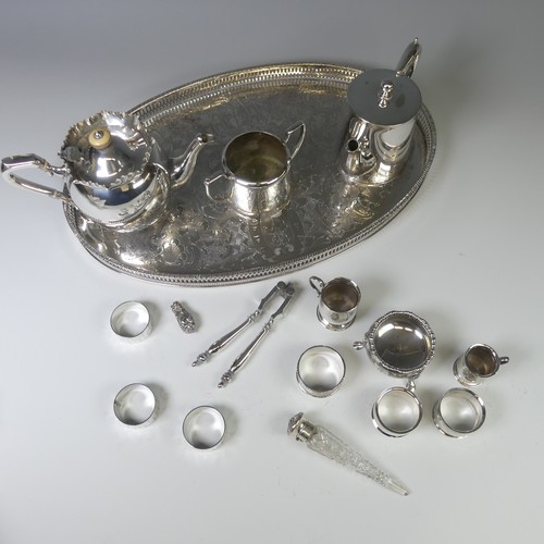 15 - A graduated pair of Elizabeth II miniature silver Mugs, by Bishton's Ltd, hallmarked Sheffield, 1977... 