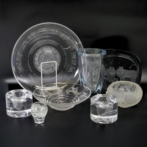 48 - A quantity of contemporary glass engraved by the Guild of Glass Engravers, to comprise a pair of Pat... 