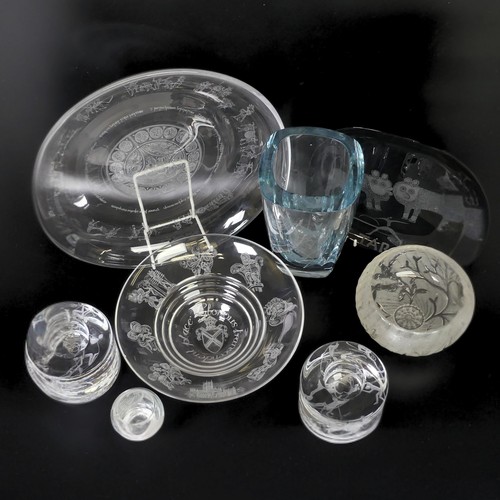 48 - A quantity of contemporary glass engraved by the Guild of Glass Engravers, to comprise a pair of Pat... 