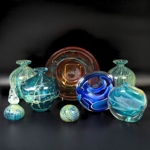 44 - A small quantity of Mdina studio Glass, to comprise a pair of striped vases, with bulbous body and f... 