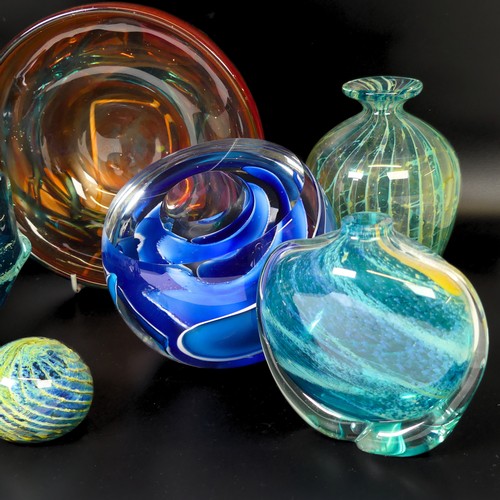 44 - A small quantity of Mdina studio Glass, to comprise a pair of striped vases, with bulbous body and f... 