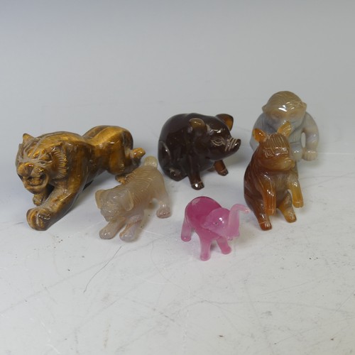 24 - A grey banded agate carving of a Chimp, possibly Chinese, H 5 cm, together with four other carved ha... 
