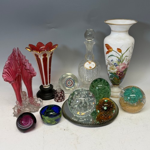 274 - A quantity of decorative Glass, to include; a collection of paper Weights, in varying sizes and desi... 